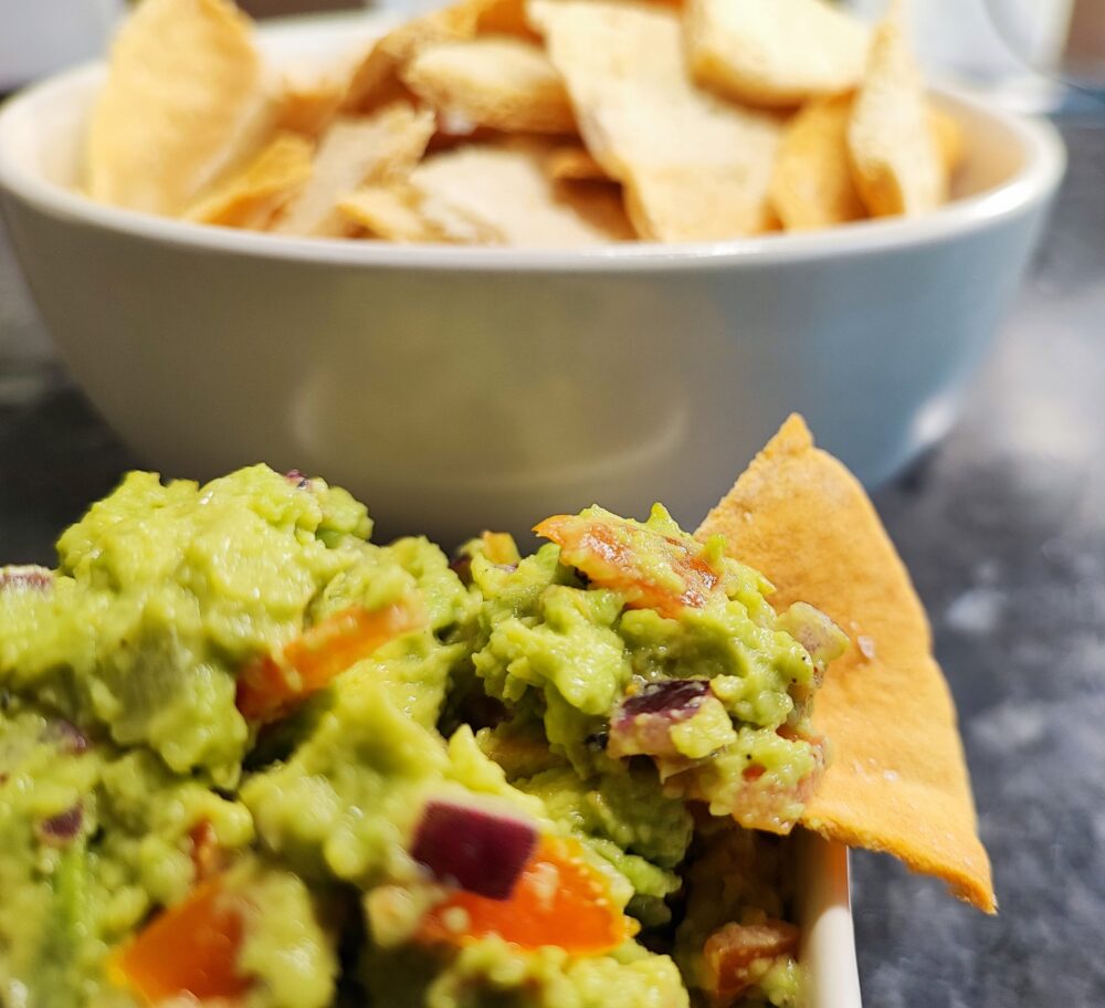 guacamole and pitta chips